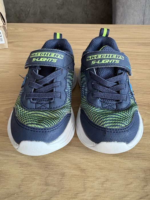 Детски светещи маратонки на Skechers
