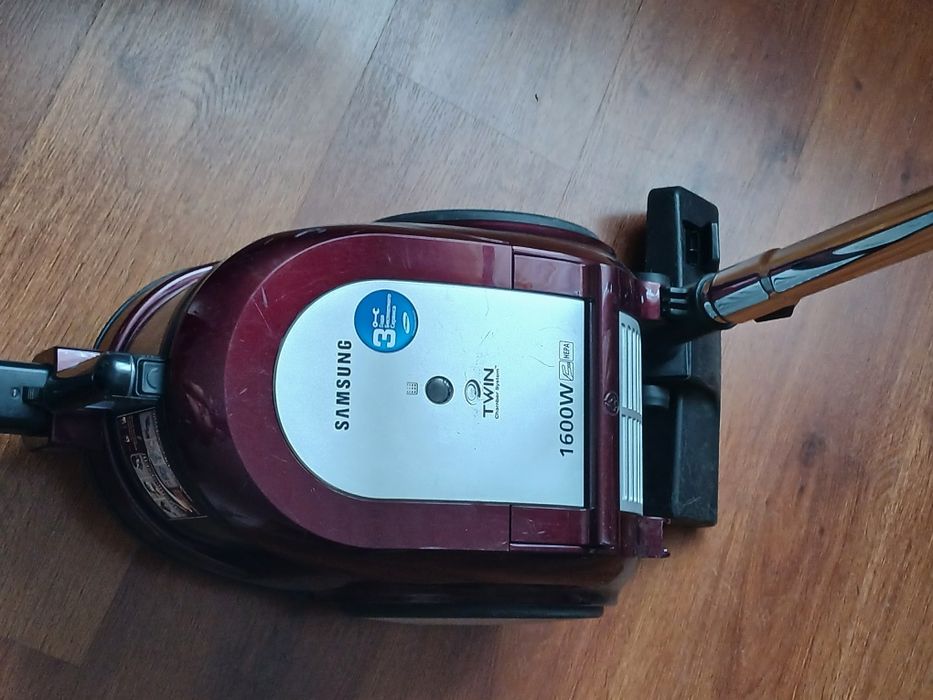 Продам  пылесос.