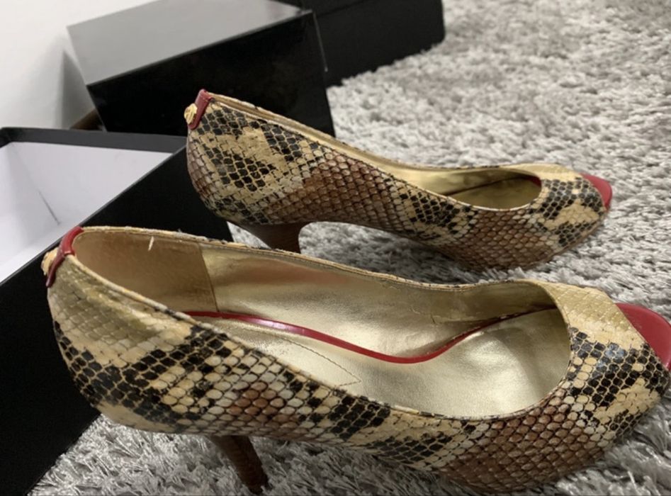 Pantofi piele Guess !