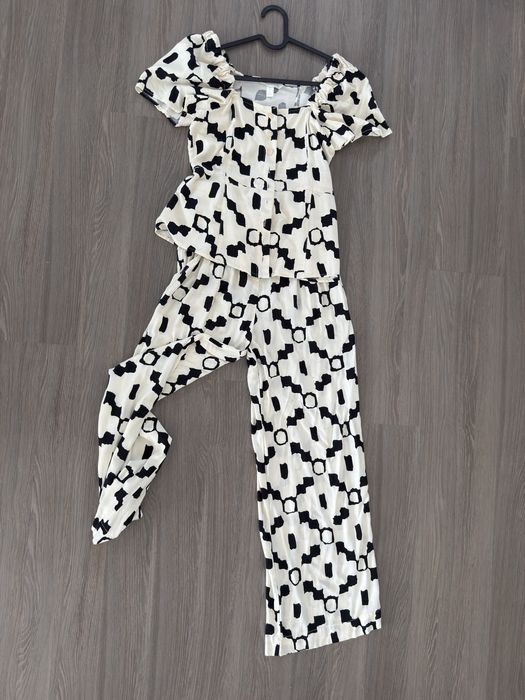 Дамски комплект HM панталон, блузка , потник размер 34. / XS