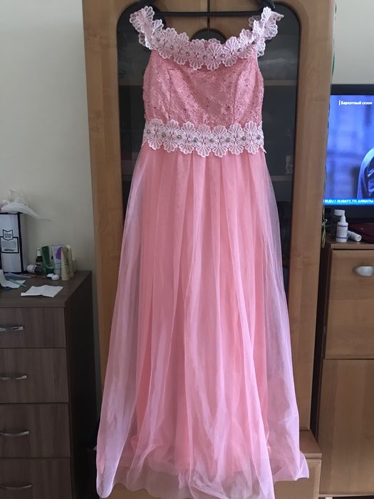 Продам платья новые