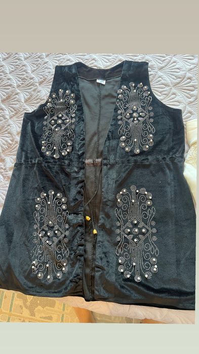 Киімдер сатылады