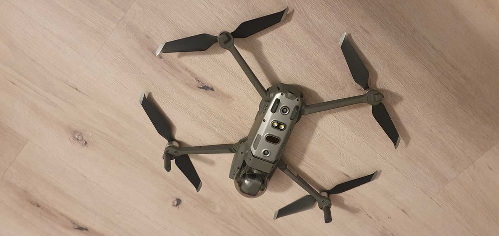 DJI Mavic 2 Pro 20MP 4K HDR + Fly More Kit, < 3H de zbor, impecabila