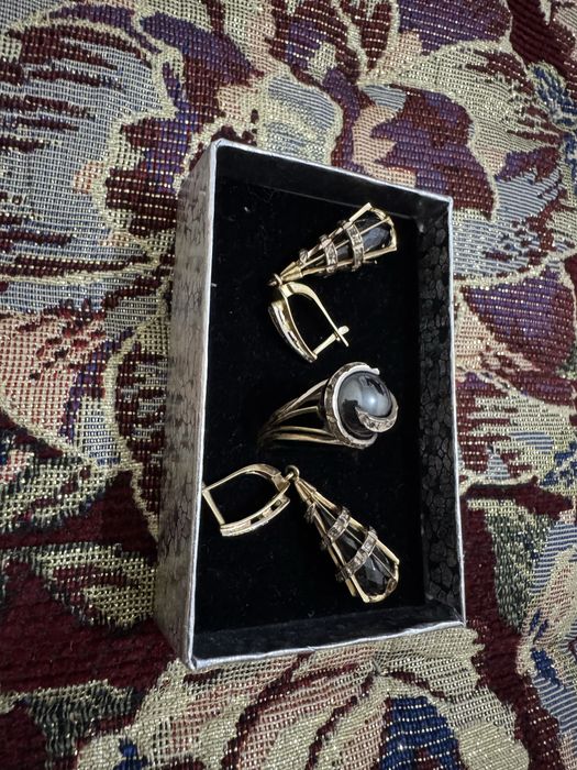 Продаю комплекты из золота с бриллиантами