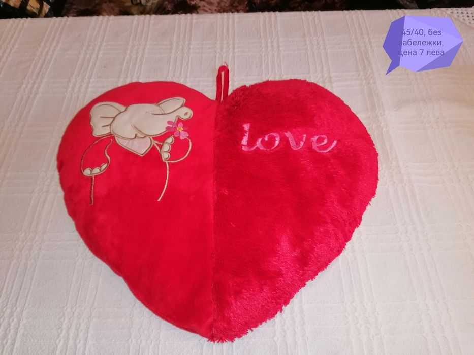 Възглавница плюшена в червено 48 на 40