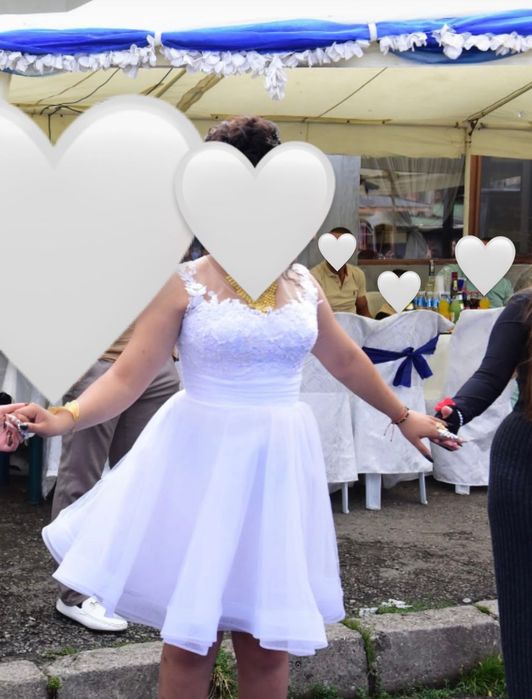 Къса снежно бяла рокля