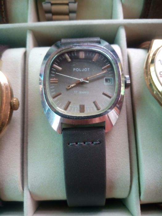 Vînd,sau schimb ceasuri mecanice.