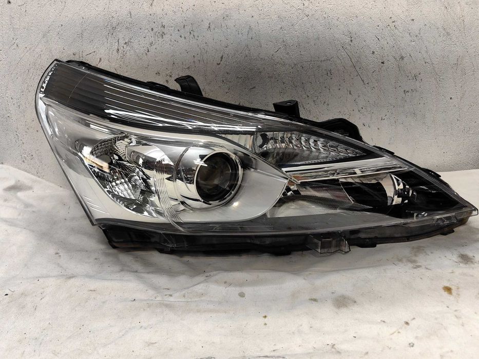 Оригинален фар Тойота  Toyota Verso 13-16