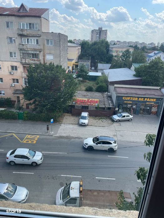 De vanzare apartament cu 3 camere, balcon, etaj 4