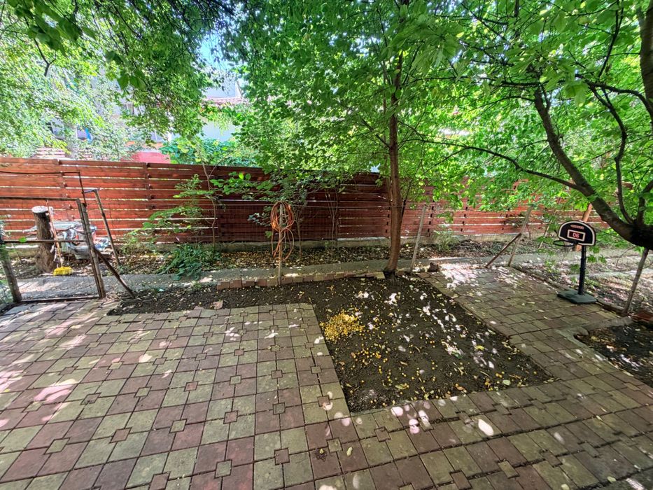 Închiriez apartament 3 camere