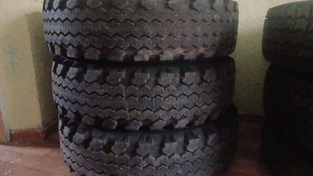 Продаётся резина на УАЗ