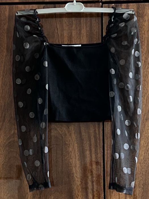 Черна блуза Zara с тюлени ръкави (Размер M)