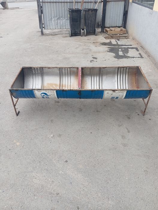 Кормушка для скота и баранов