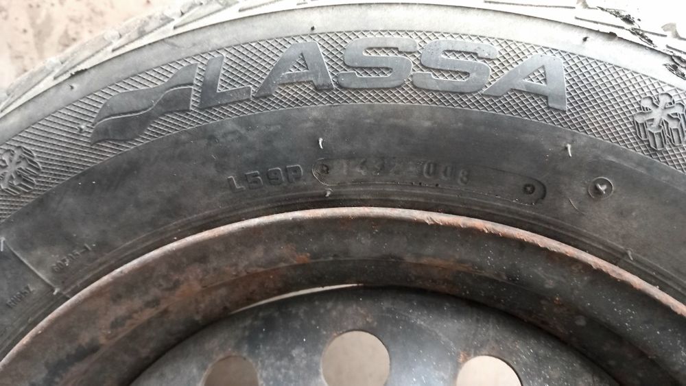 Зимни гуми Lassa с джанти 175/65/R14 5 1/2 J 4бр.