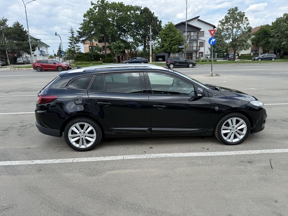 Renault Megane III Paris Edition 1.5 dCi 110 CP – FULL OPTIONS – Panoramic – Keyless – Euro 5