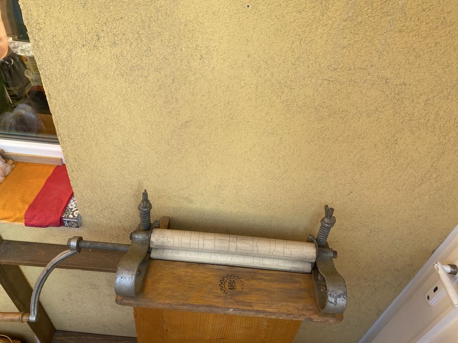 Антикварна метална преса за изстискване на пране