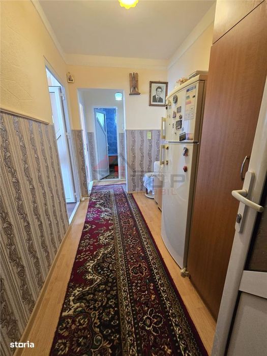 Alexandru cel Bun, 3 camere decomandat, geam la baie, liber