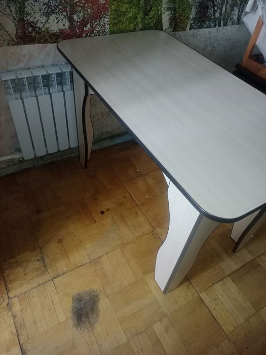 Продам стол кухонный
