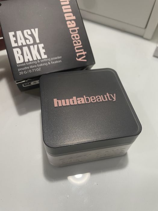 Huda beauty Пудра