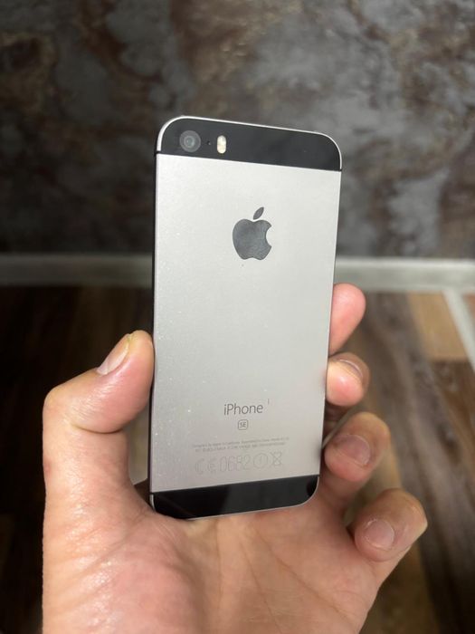 iPhone SE на 64гб
