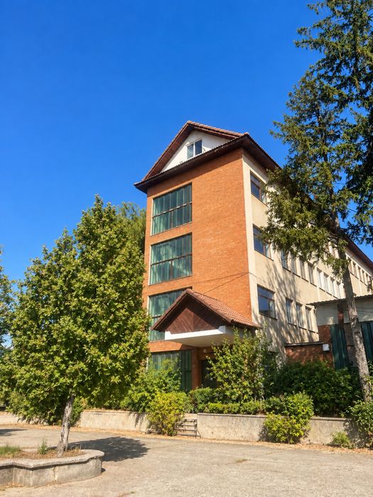 DAU SPRE INCHIRIERE.VANZARE!cladire cu 20000mp teren disponibil.