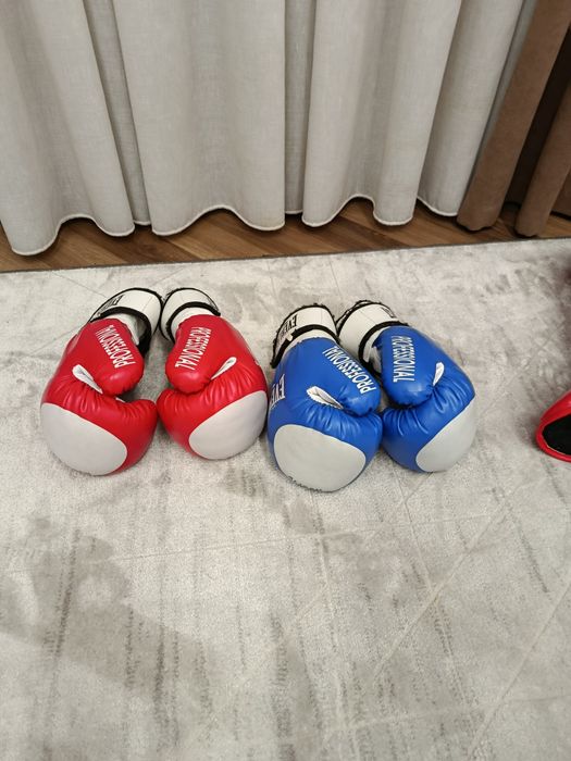 UFC uchun perchatka va futa lar