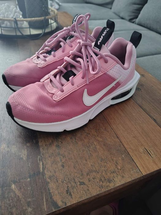 Запазени обувки на Nike air max