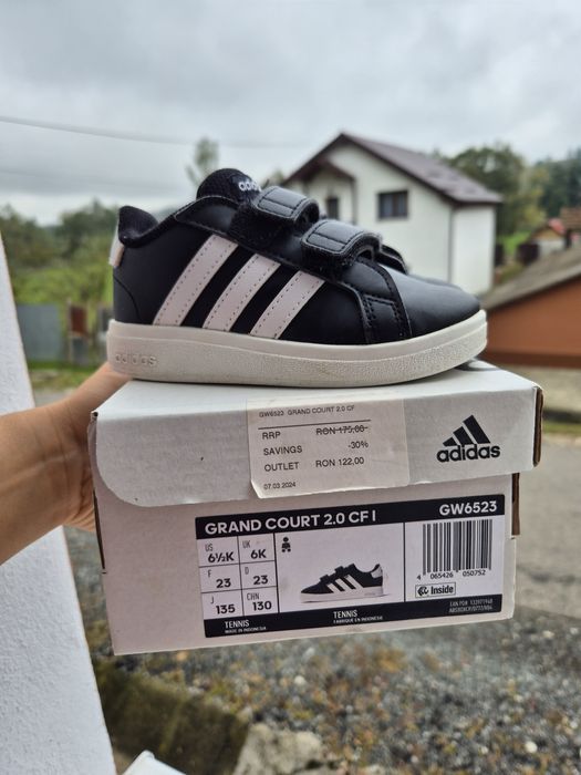 Adidași marca Adidas mărimea 23 ,14  cm.