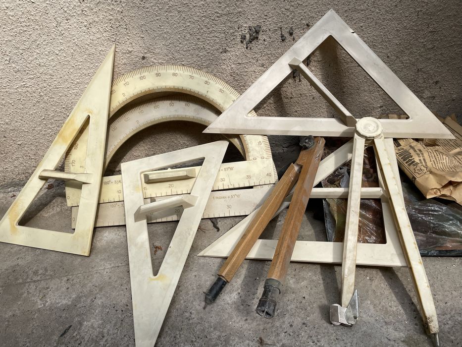 Кульман , чертёжные столы, линейки и подставки