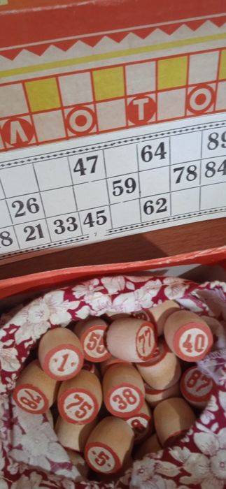 Игрушки:Жирафы деревянные,ручная работаКоляска игрушечнаяКукла говорящ