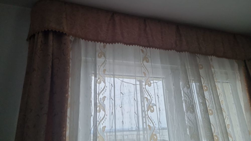 Vand 2 seturi de perdele+draperii