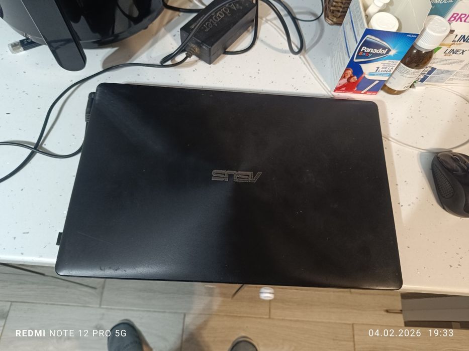 Laptop Asus I5 cu 12g RAM și SSD