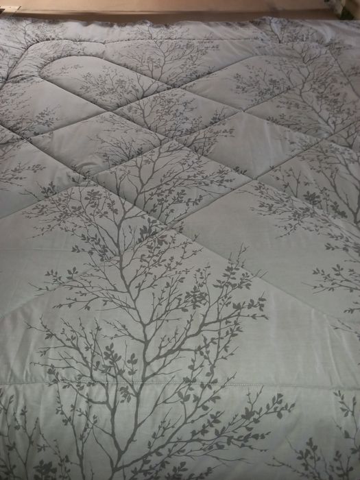 Зимни пухкави Капитонирани Олекотени завивки с две лица