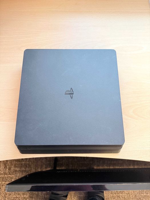 PlayStation 4 Slim с 2 джойстика
