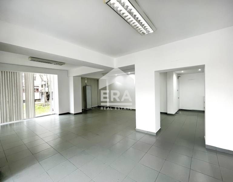 Дава се под наем Магазин в Кърджали, Център - 100 кв.м за 398.82 € - Снимка #2