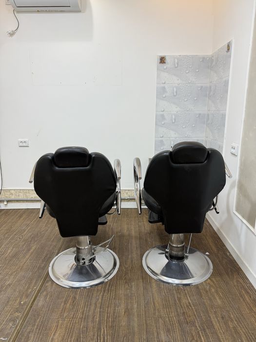 Продаются 2 парикмахерских кресла