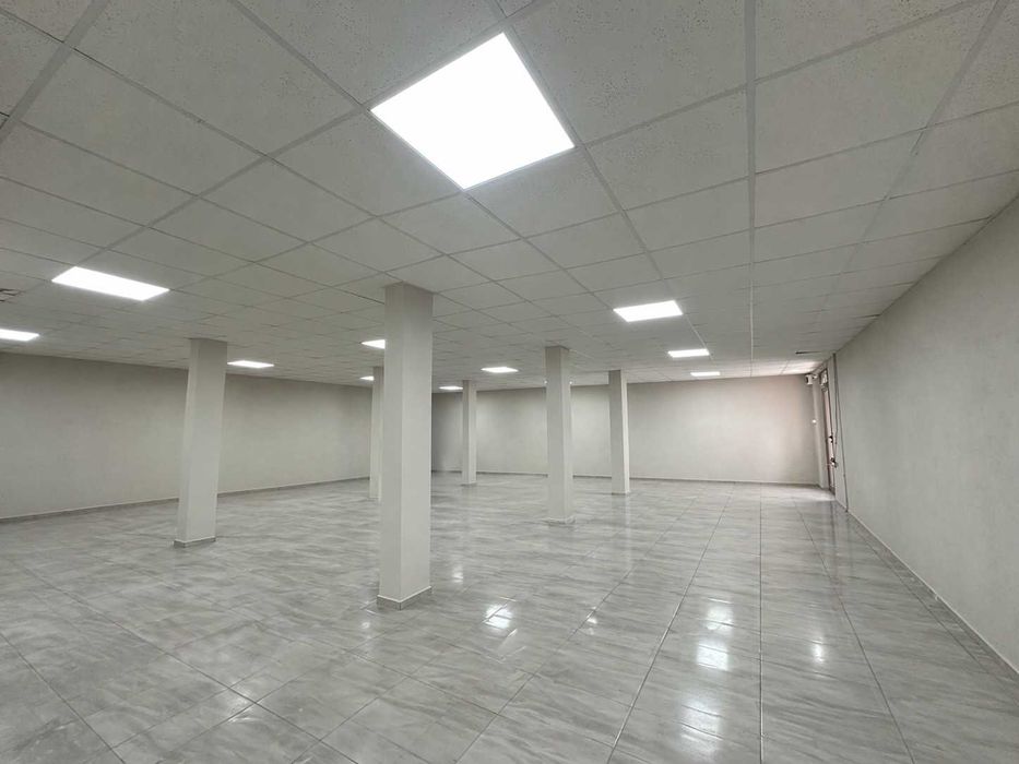 Бизнес имот в зона за търговия на едро 350 кв