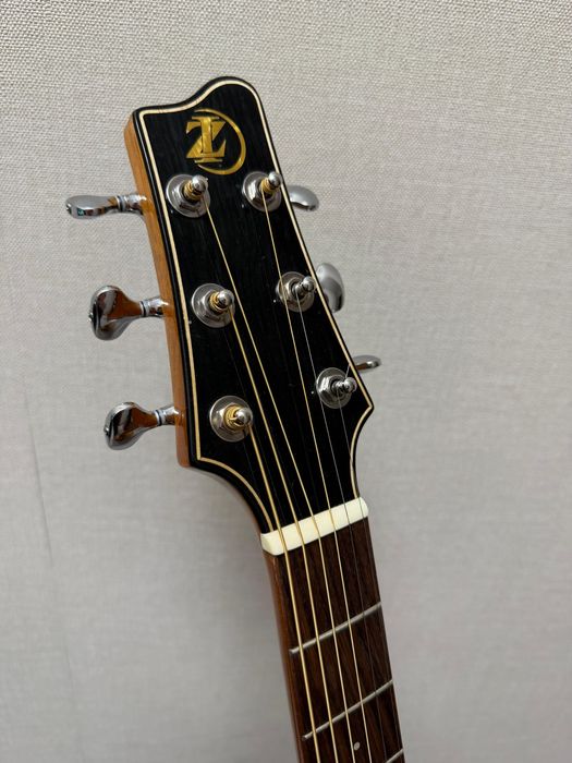 Акустическая гитара.