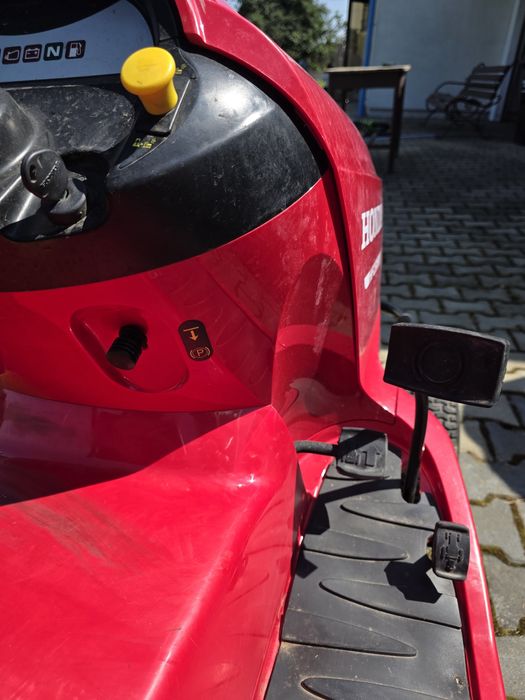 Vând masina de tuns iarba HONDA