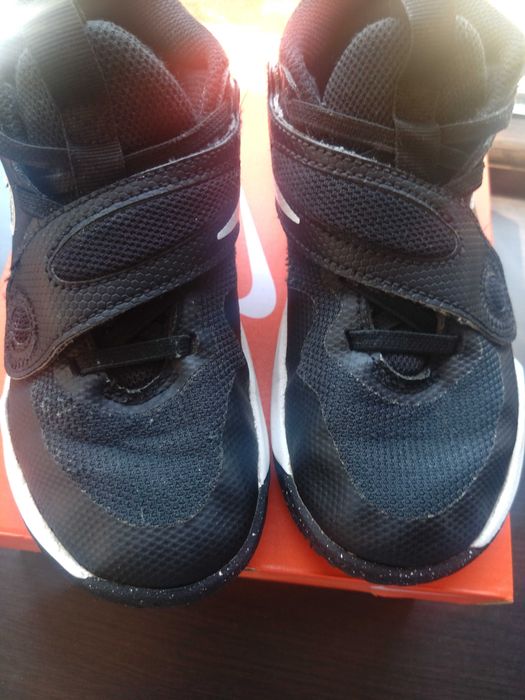 Баскетболни обувки  Nike Team Hustle с кожа