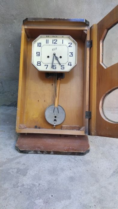 Продается винтажные советские механические часы.