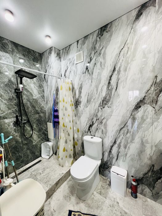 Продам 2 ком кв 76 м2 на караване