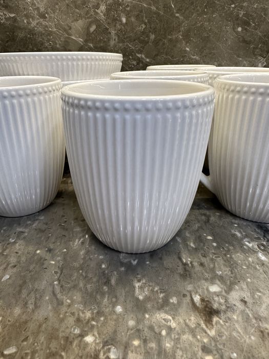 Сервиз белый новый.