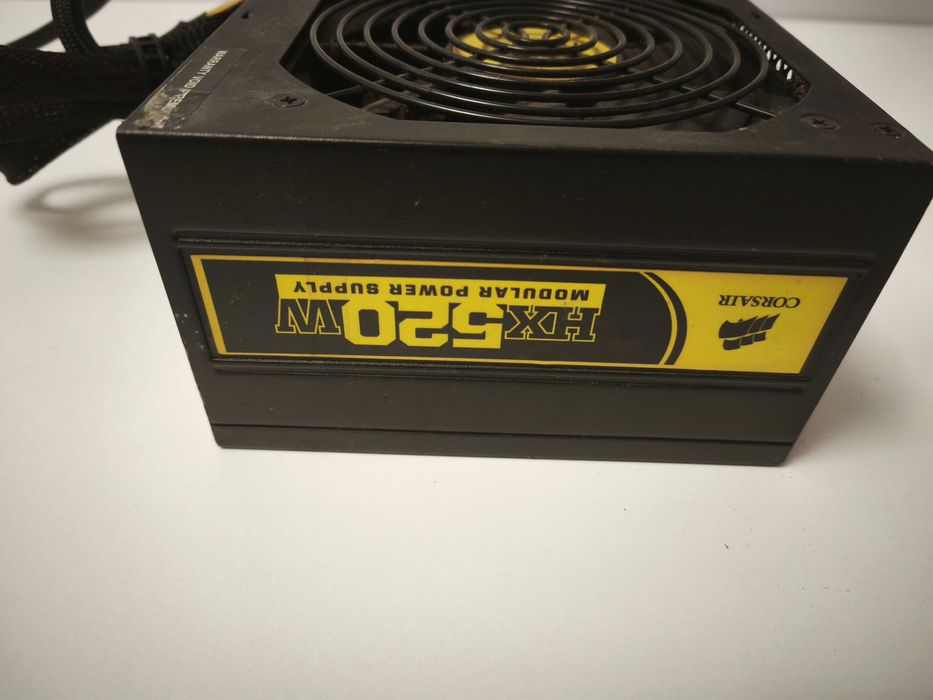 Sursa Corsair CMPSU 520HX fara cabluri modulara