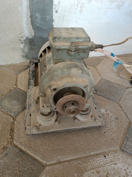 Мотор электрический 220/380