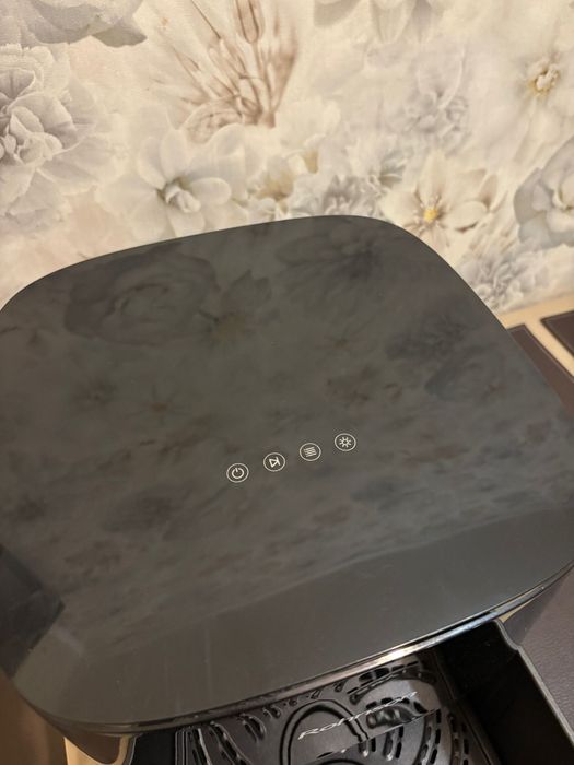 Friteuza cu aer cald/Air fryer