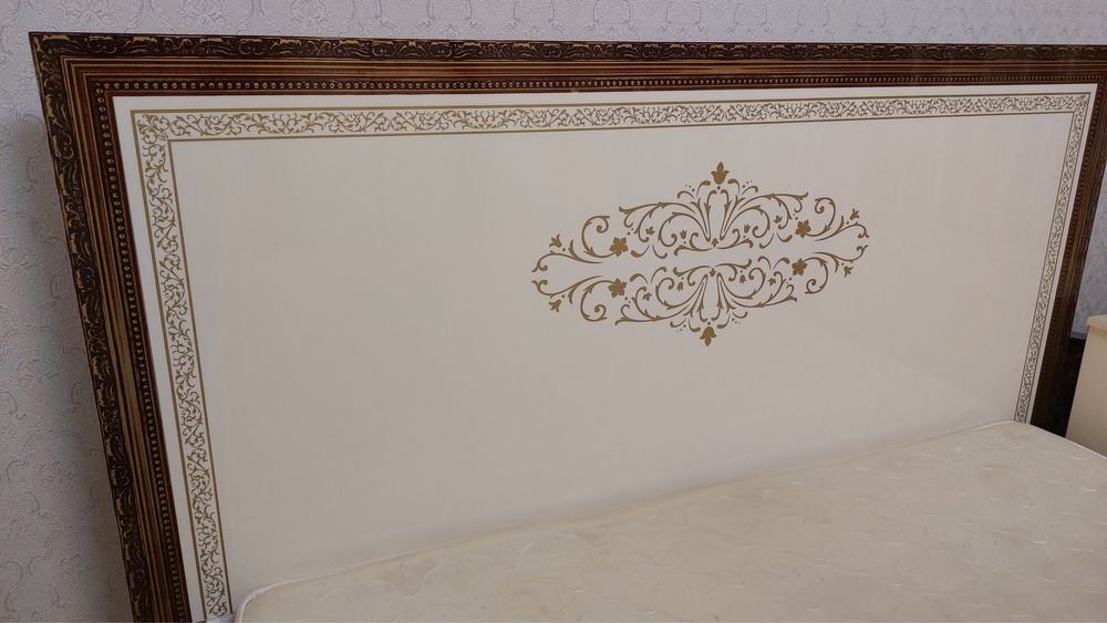 Продам б/у двуспальную кровать 1,6*2 метра