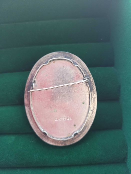 Brosa foarte veche din argint, cu porțelan de Limoges