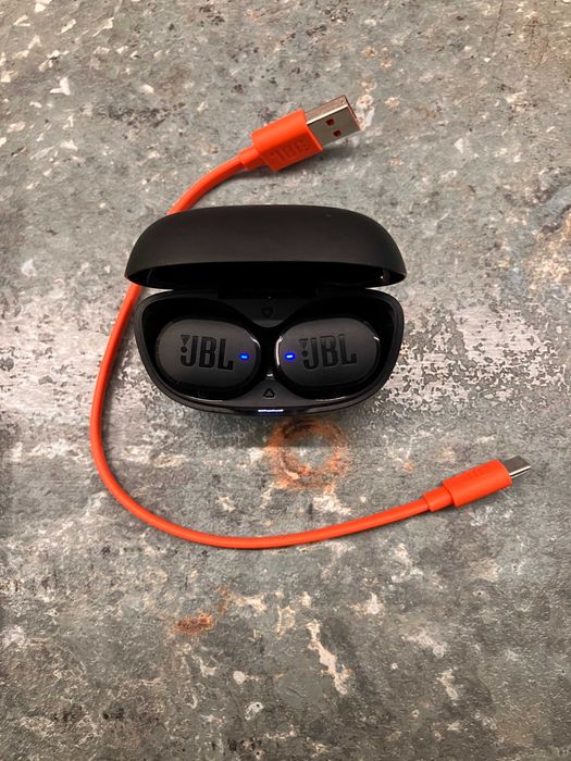безжични слушалки JBL TUNE BUDS