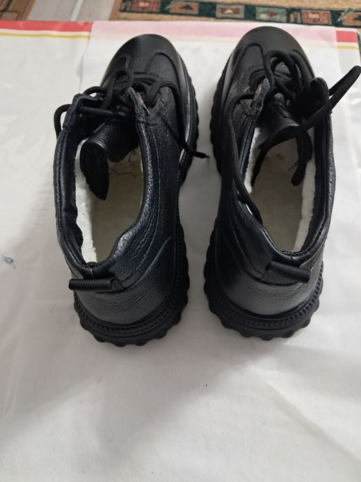 Продам новый зимний ботинок